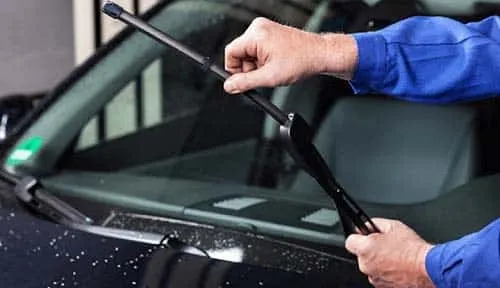 Xác định bộ phận cần gạt nước phải thay