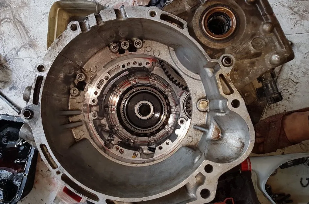 Kiểm tra động cơ, hộp số và vi sai thường xuyên, đặc biệt là khi xe không được sử dụng trong thời gian dài