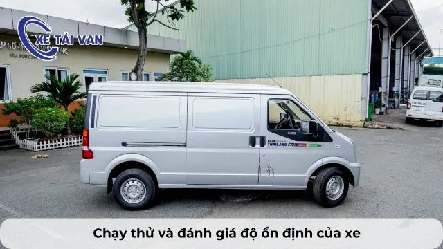 Lái thử xe trên nhiều điều kiện đường khác nhau để đánh giá toàn bộ hệ thống vận hành