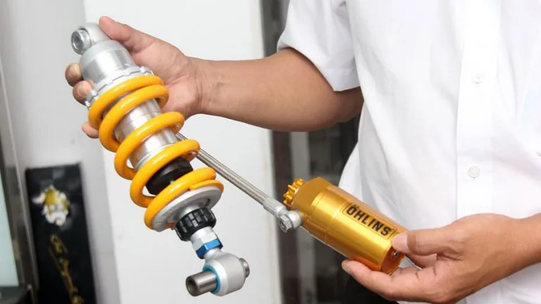 Kiểm tra hệ thống giảm xóc ô tô