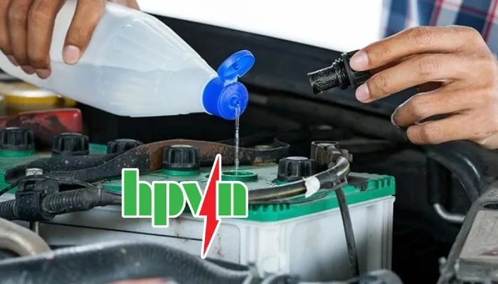 cách kiểm tra bình ắc quy ô tô nước và châm thêm dung dịch điện phân