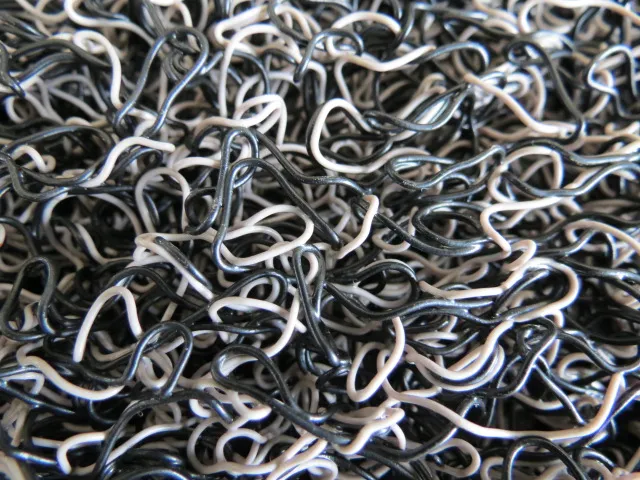 Kiểu sợi nhựa rối dày tạo nên nhiều màu sắc thảm nhựa rối