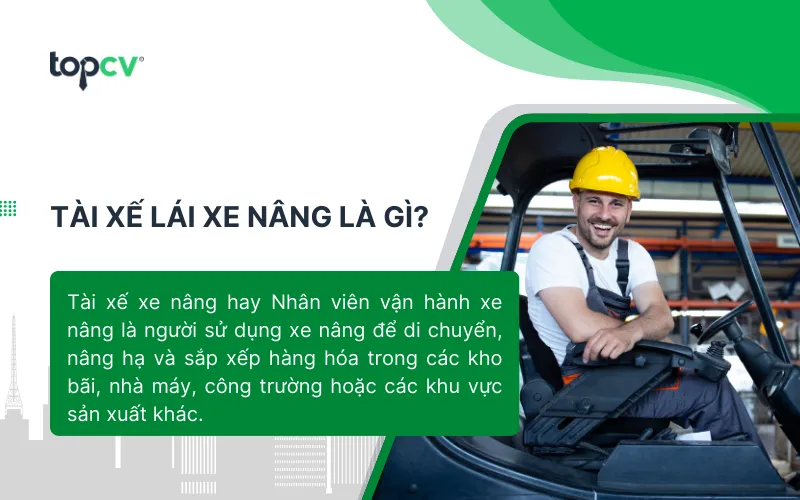 Tài xế xe nâng vận hành thiết bị trong kho