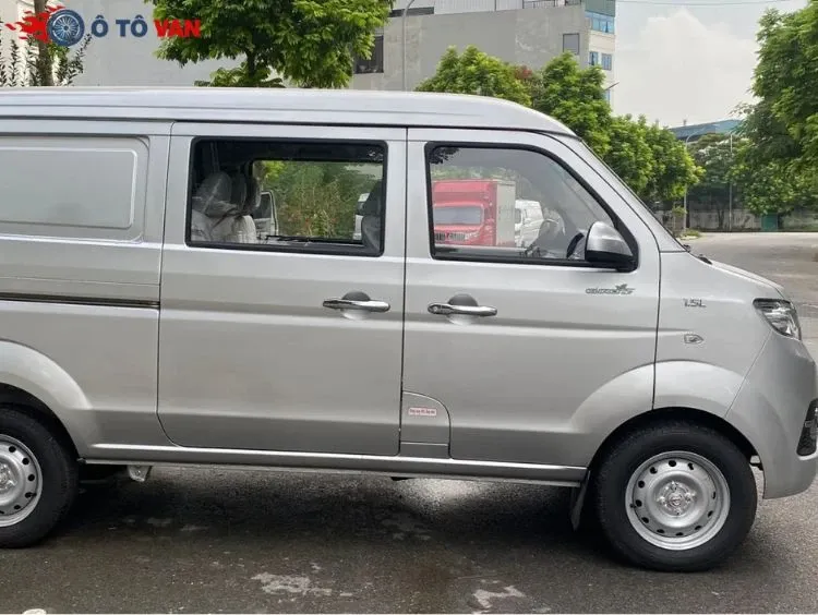 Mẫu xe tải van 5 chỗ kết hợp chở hàng chở người linh hoạt