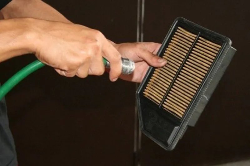 Hướng dẫn làm khô lọc gió xe ô tô sau khi rửa để tránh nấm mốc