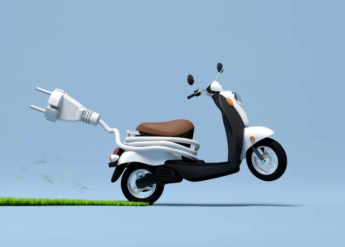 Có nên sạc xe máy điện qua đêm không?