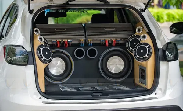 Mô tả cụ thể nội dung hình bằng tiếng Việt, tối đa 125 ký tự