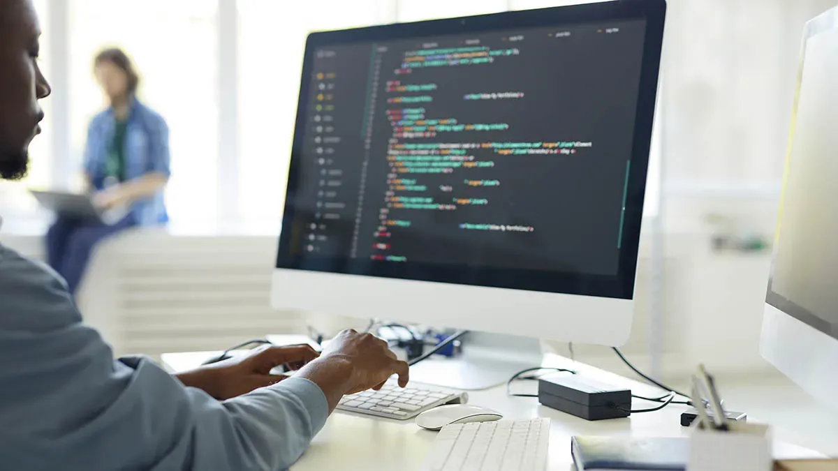 Kỹ sư phần mềm ô tô và lập trình hệ thống nhúng