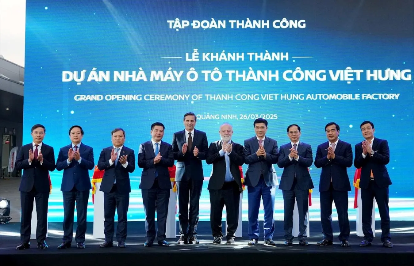 Alt text: Lễ khánh thành nhà máy lắp ráp ô tô tại Việt Nam của Skoda tại Quảng Ninh có sự tham dự của Phó Thủ tướng