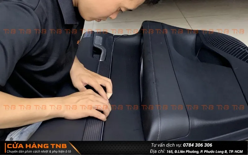 Lắp đặt đèn LED nội thất ô tô