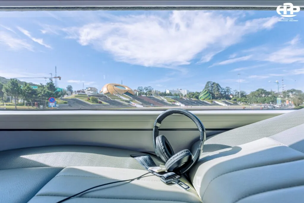 Khoang lái xe khách Thanh Phương Ngân đảm bảo an toàn tối đa