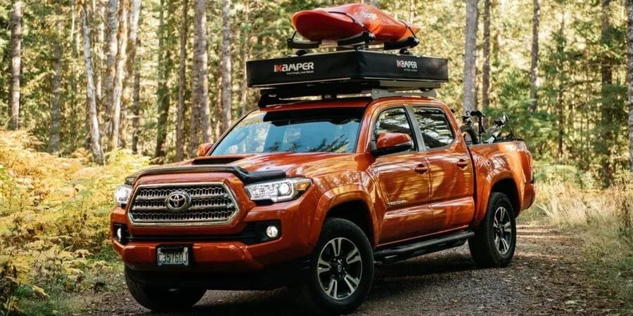 Lều cắm trại Ikamper nằm trên bán tải