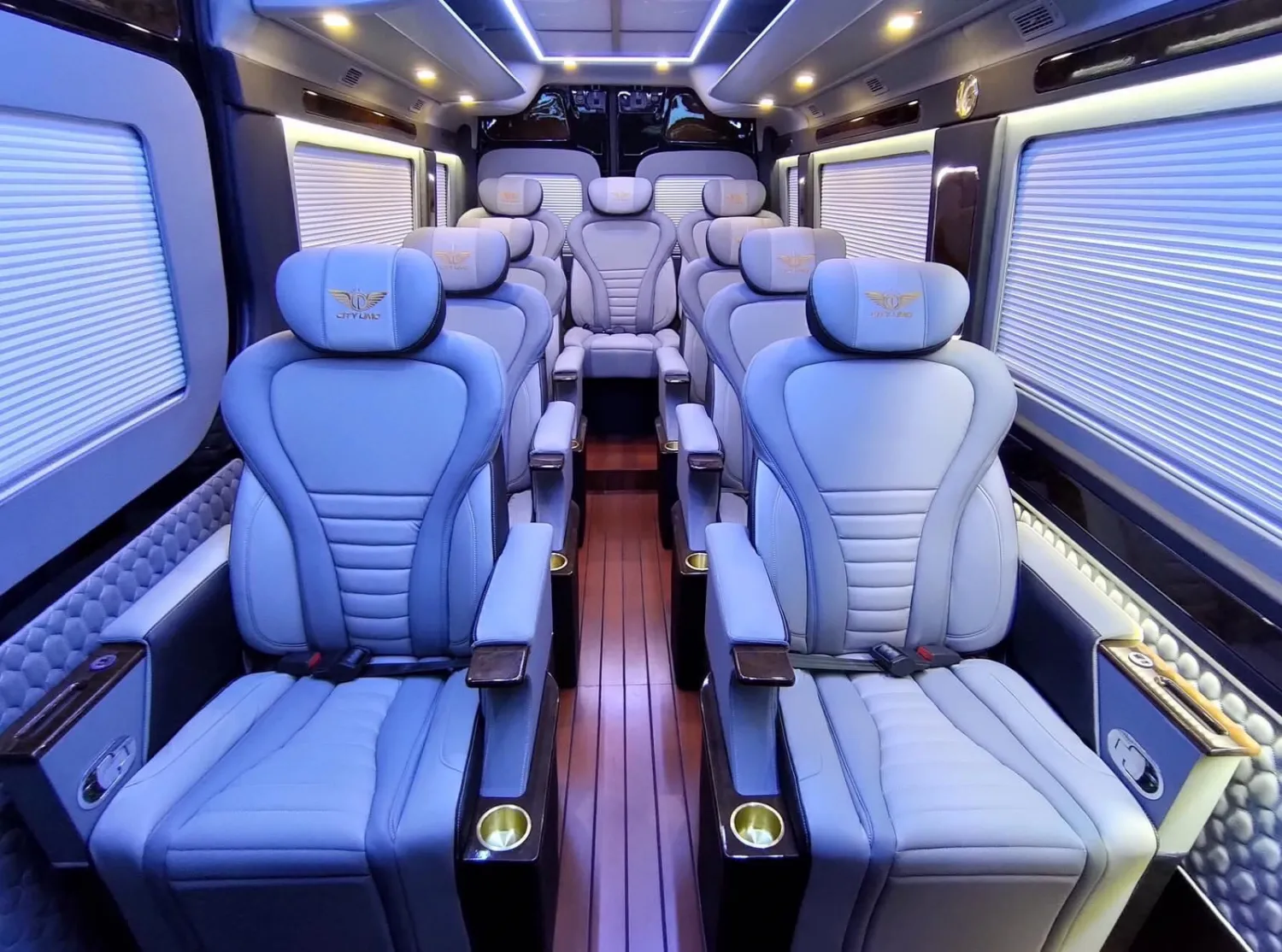 Nội thất xe limousine Bình Dương sang trọng với ghế massage