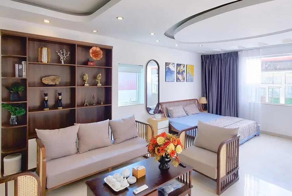 Nội thất căn hộ được thiết kế tối giản nhưng tiện nghi, như không gian nội thất xe ô tô sau khi được giặt nệm xe ô tô