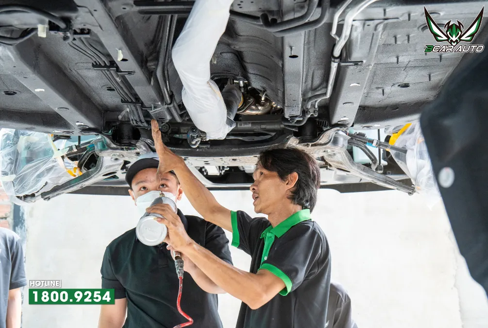 Học nghề trang trí nội thất ô tô: Hình ảnh đại diện cho phần detailing và lắp ráp phụ kiện