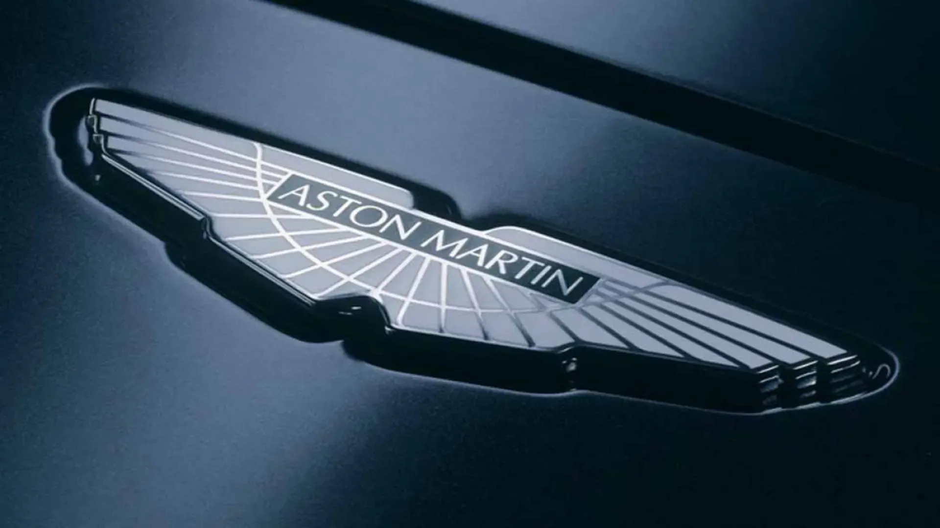 Logo hãng xe Aston Martin tại Việt Nam