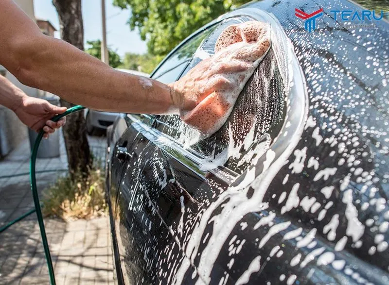 Tuyệt đối không rửa xe ngoài nắng