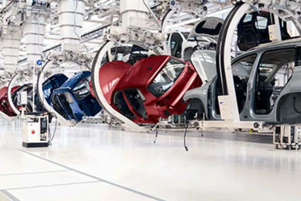 Lợi ích du học ngành ô tô - minh họa cho cơ hội làm việc tại các tập đoàn lớn và mức lương hấp dẫn