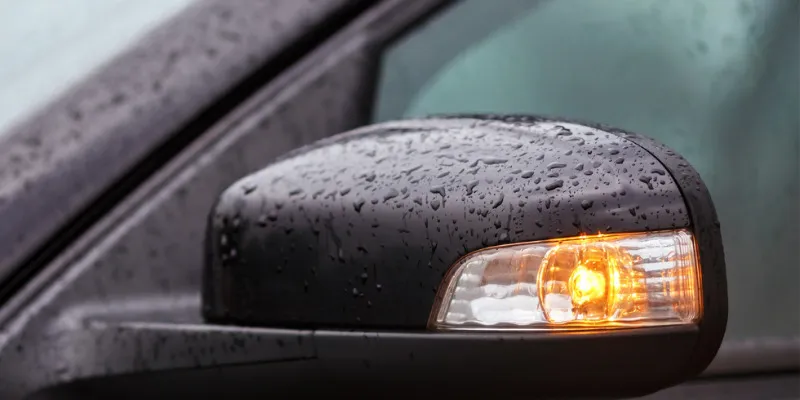 Mức xử phạt lỗi không xi nhan khi rẽ với ô tô, xe máy năm 2025