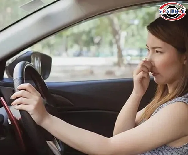 Lỗi máy phát điện ô tô có mùi khét