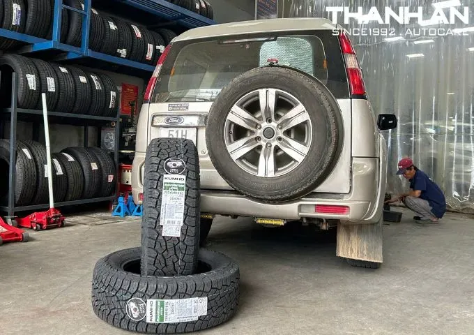 Cận cảnh hoa gai lốp Kumho thiết kế tăng độ bám đường
