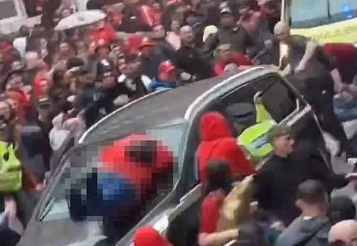 Lực lượng cảnh sát và cứu hộ tại hiện trường vụ việc