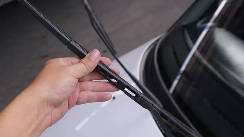 Lưu ý khi lắp đặt cần gạt mưa cho ô tô