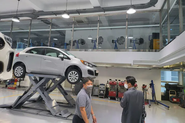 Lý do nên du học Hàn Quốc ngành ô tô - minh họa cho cơ hội làm việc toàn cầu và công nghệ hiện đại