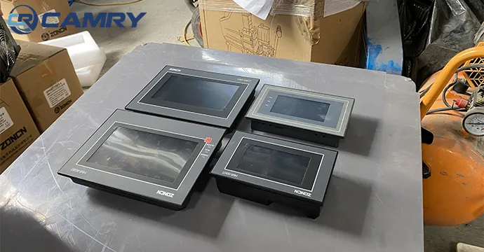 Hệ thống màn hình điều khiển hiển thị thông số chi tiết của phụ tùng