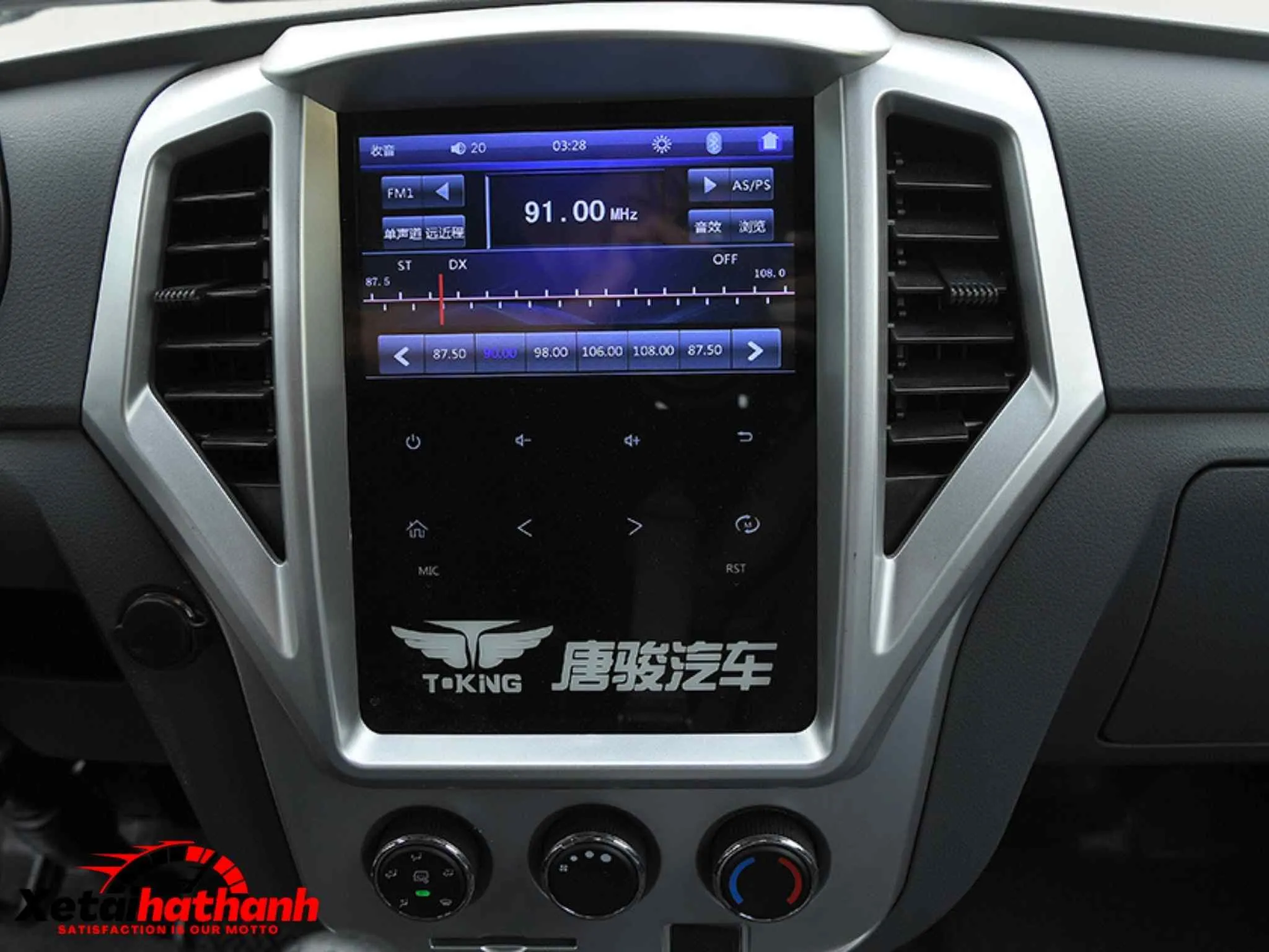 Màn hình giải trí Android cỡ lớn hiện đại trong cabin xe ben 1 tấn