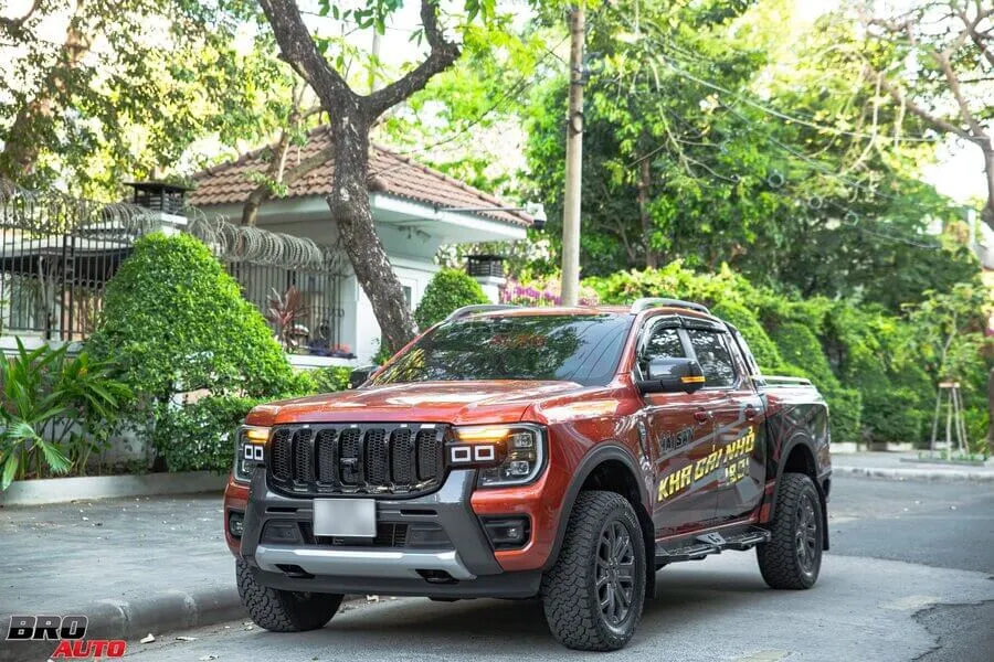 Cận cảnh mặt ca lăng Jeep trên Ford Ranger 2024