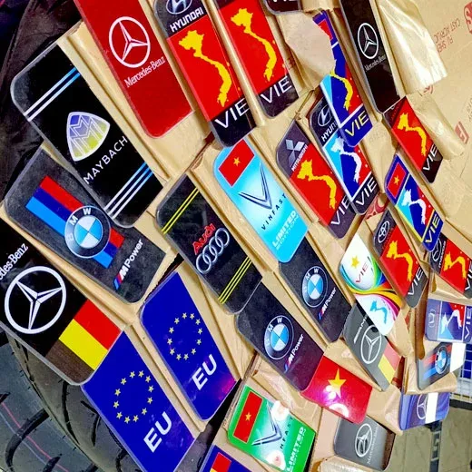 Mẫu cờ trang trí biển số xe ô tô hình 01