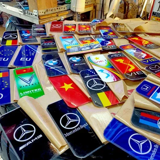 Mẫu cờ trang trí biển số xe ô tô hình 02