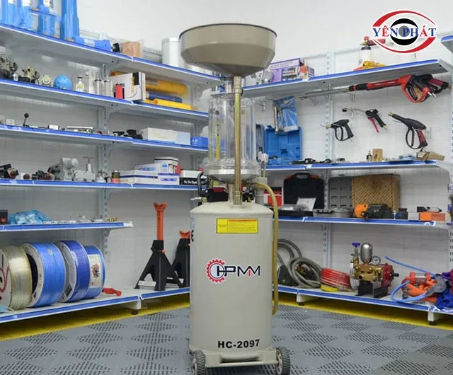 Máy hút dầu chuyên dụng cho xe tải tại các garage chuyên nghiệp