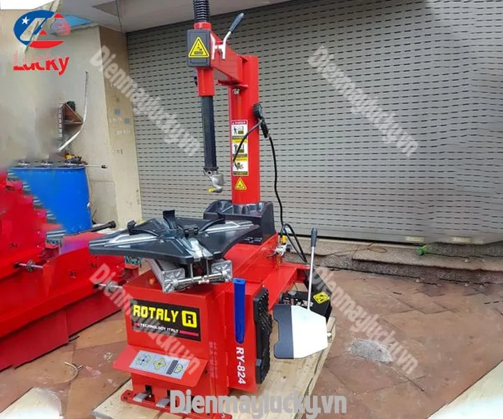 Máy ra vào lốp chuyên nghiệp cần có trong gara