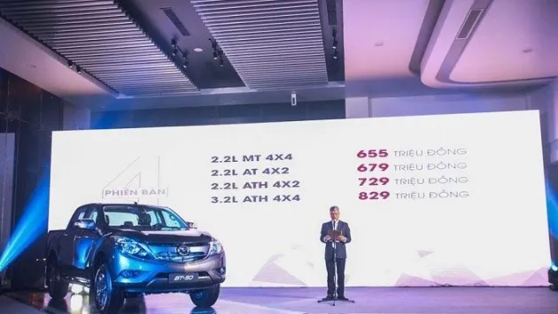 Ngoại hình tổng thể Mazda BT-50 2018 màu nâu titan