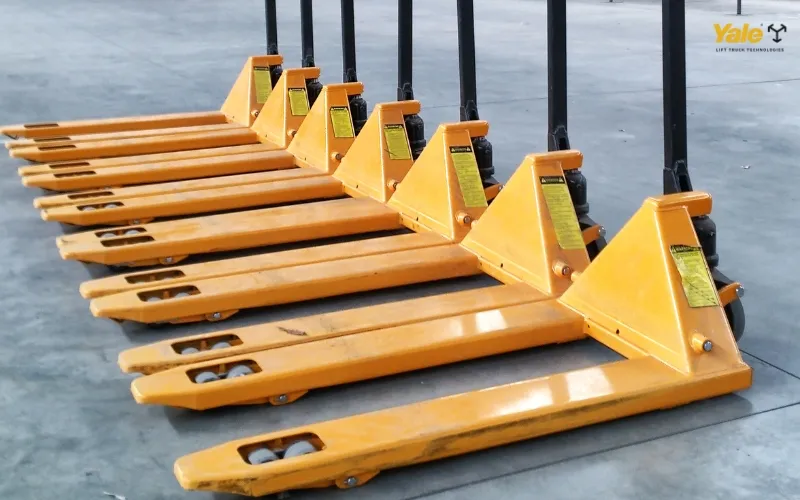 Thường xuyên kiểm tra và vệ sinh xe nâng tay sạch sẽ sau mỗi lần sử dụng