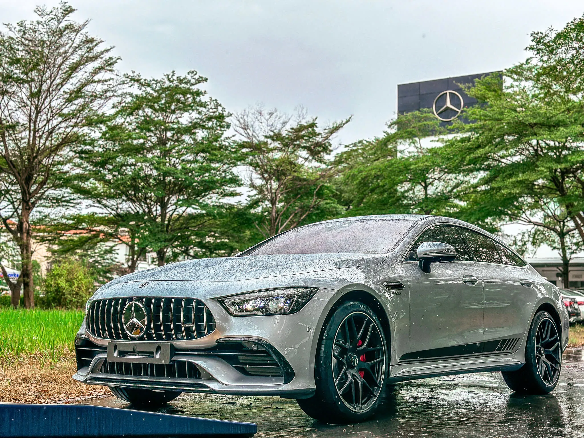 Giá Xe Ô Tô Mercedes 16 Chỗ: Cập Nhật Và Kinh Nghiệm Mua Chi Tiết