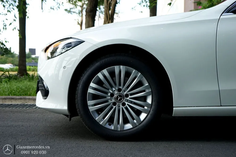 Hông xe Mercedes C200