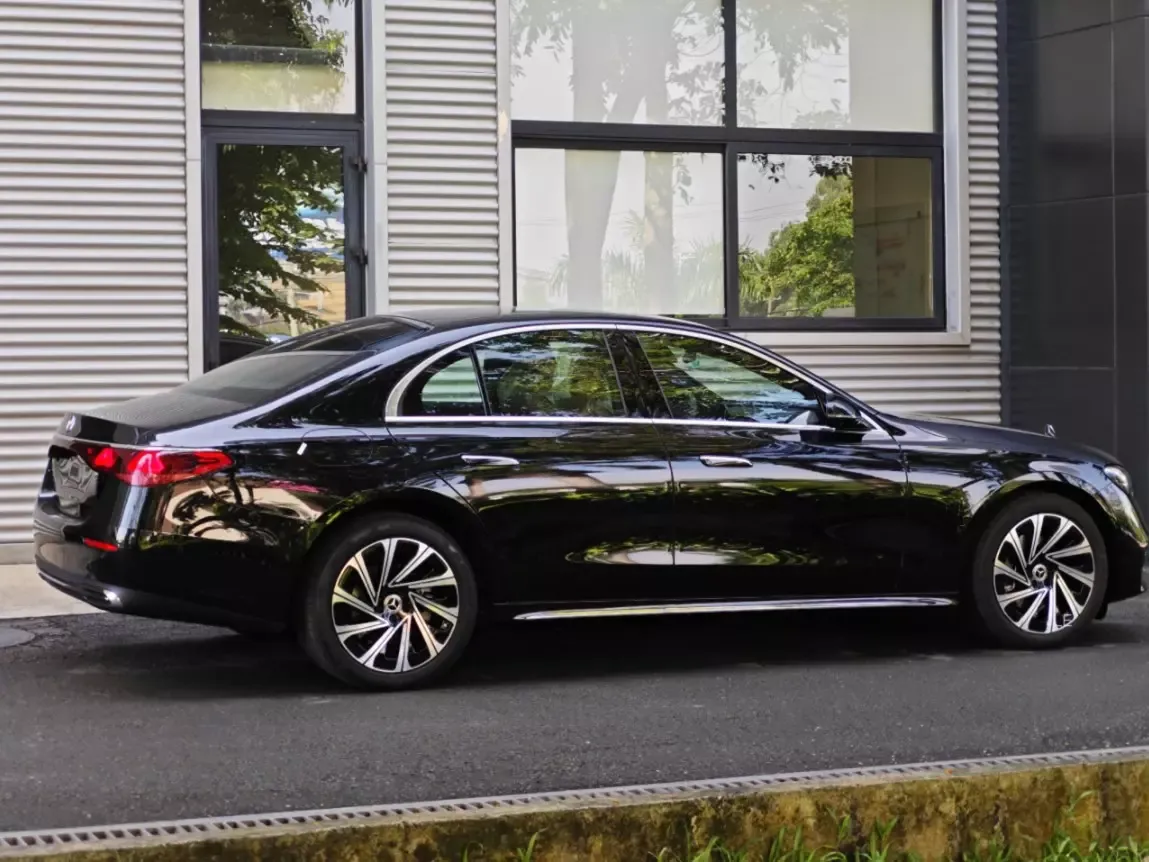 Mercedes-Benz E 200 Exclusive.