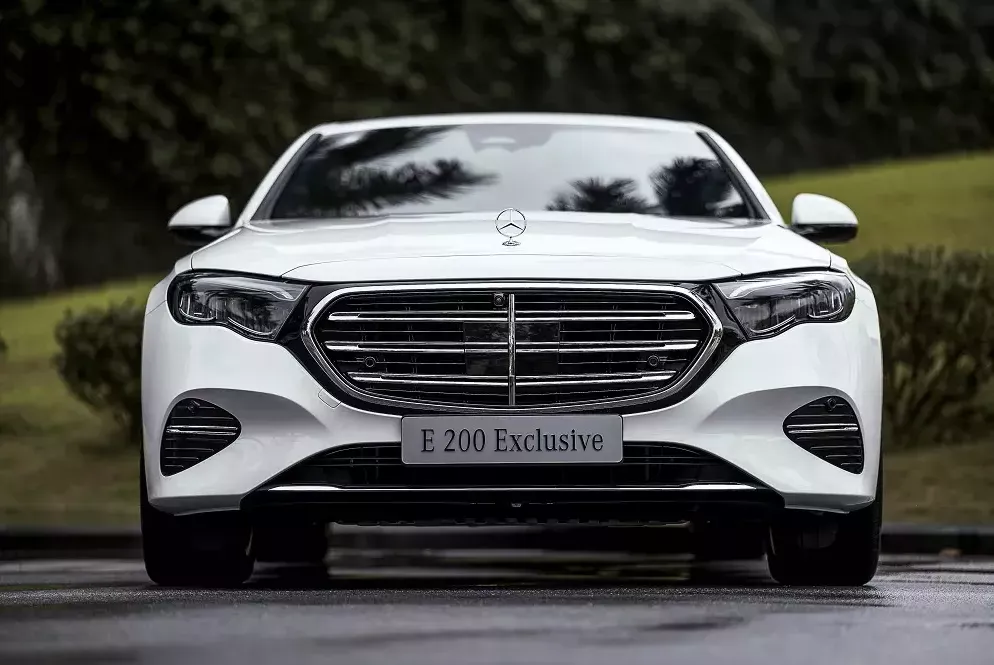 Động cơ Mercedes-Benz E 200 Exclusive .