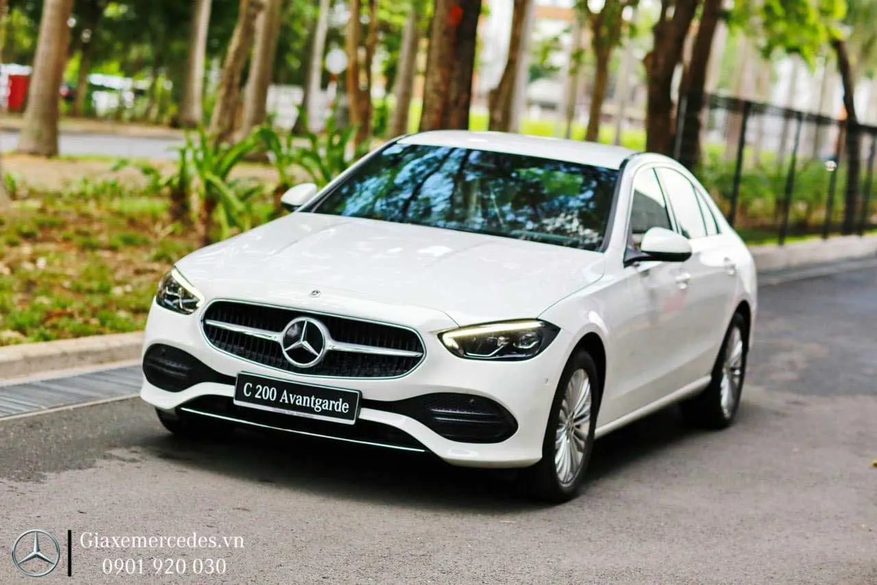 Tổng quan Mercedes C200 Avantgarde