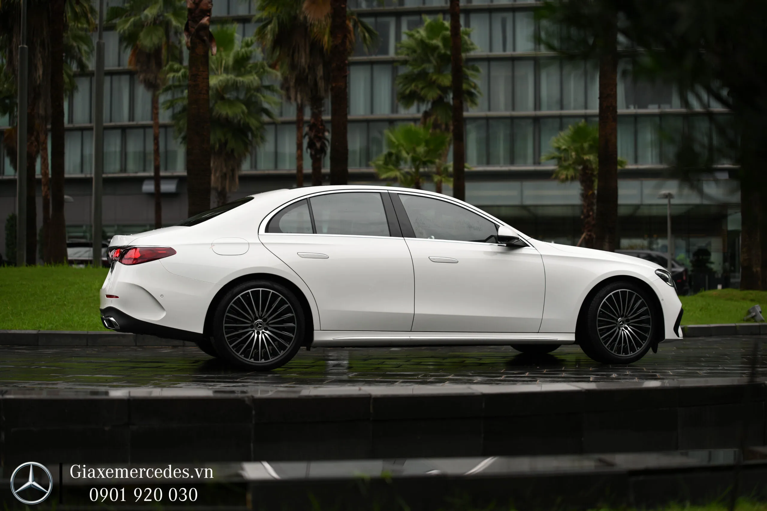 Hông xe Mercedes E300 AMG