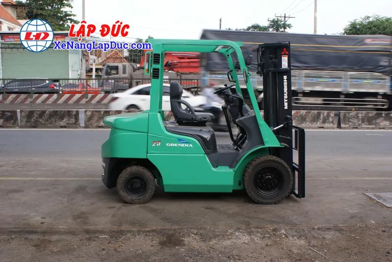 Xe nÃ¢ng 2.5 táº¥n mÃ mÃ¡y xÄƒng hiá»‡u MITSUBISHI