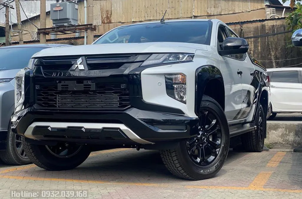 Ngoại hình Mitsubishi Triton Athlete màu Trắng thể hiện rõ thông số Dynamic Shield