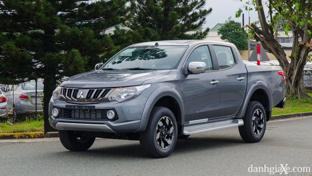 Mitsubishi Triton MIVEC 2018 với triết lý thiết kế J-line, mang lại mức giá bán tốt nhất trong giá xe bán tải 2018