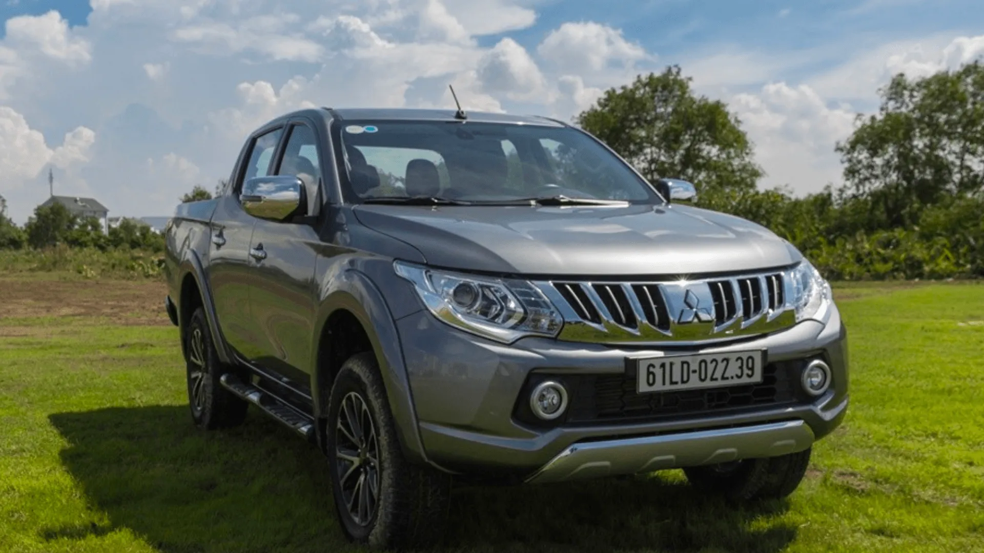 Mitsubishi Triton 2015 cũ, một lựa chọn đáng cân nhắc khi quyết định nên mua xe bán tải cũ nào
