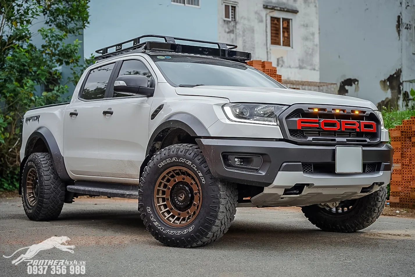 Kiểm tra tổng quát xe bán tải trước khi làm thủ tục đăng ký hoán cải