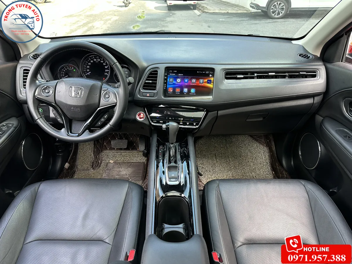 Mâm xe và lốp 17 inch của Honda HR-V 2019 L, cần kiểm tra kỹ độ hao mòn khi bán xe ô tô honda cũ