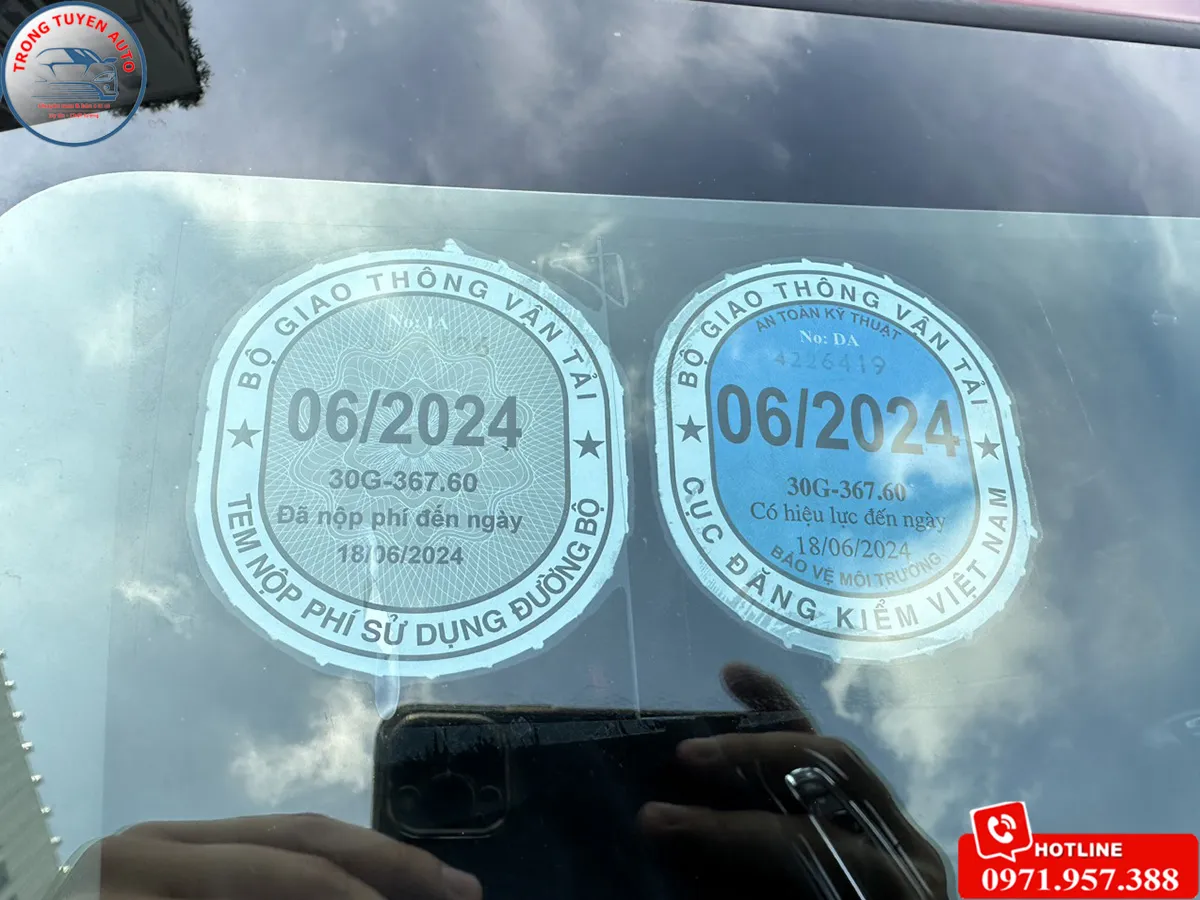 Góc nhìn từ bên hông chiếc Honda HR-V 2019 L đang được bán, thể hiện thân xe còn nguyên vẹn, cần được kiểm tra kỹ khi bán xe ô tô honda cũ